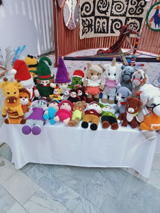 Продам мягкие вязанные игрушки