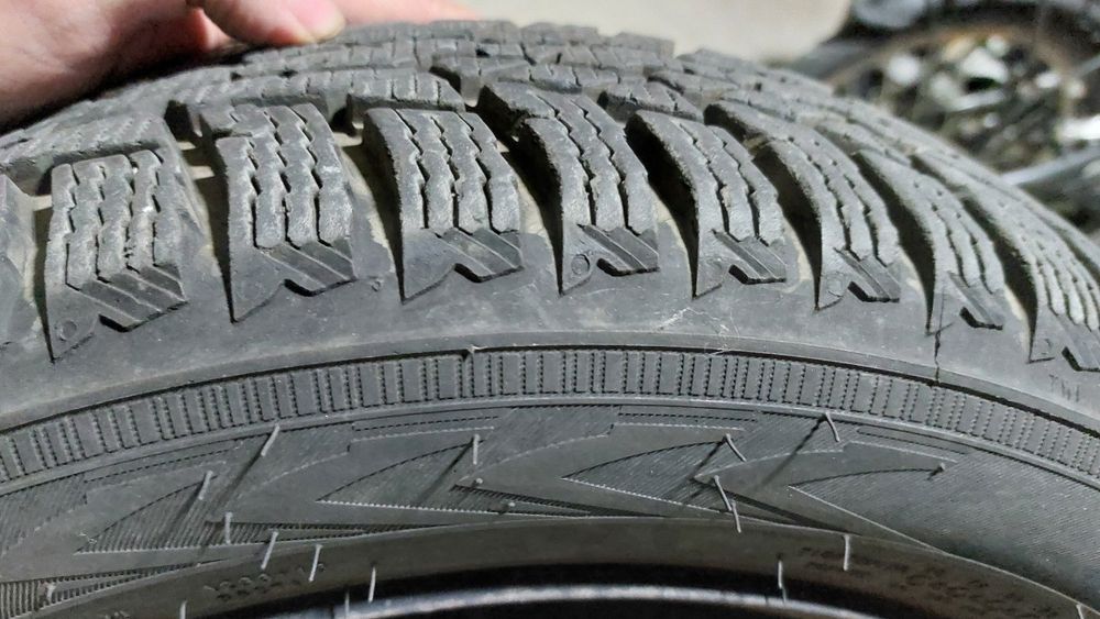 Anvelopa iarna Nokian 155/65/R14 cu janta sau fara, stare f buna