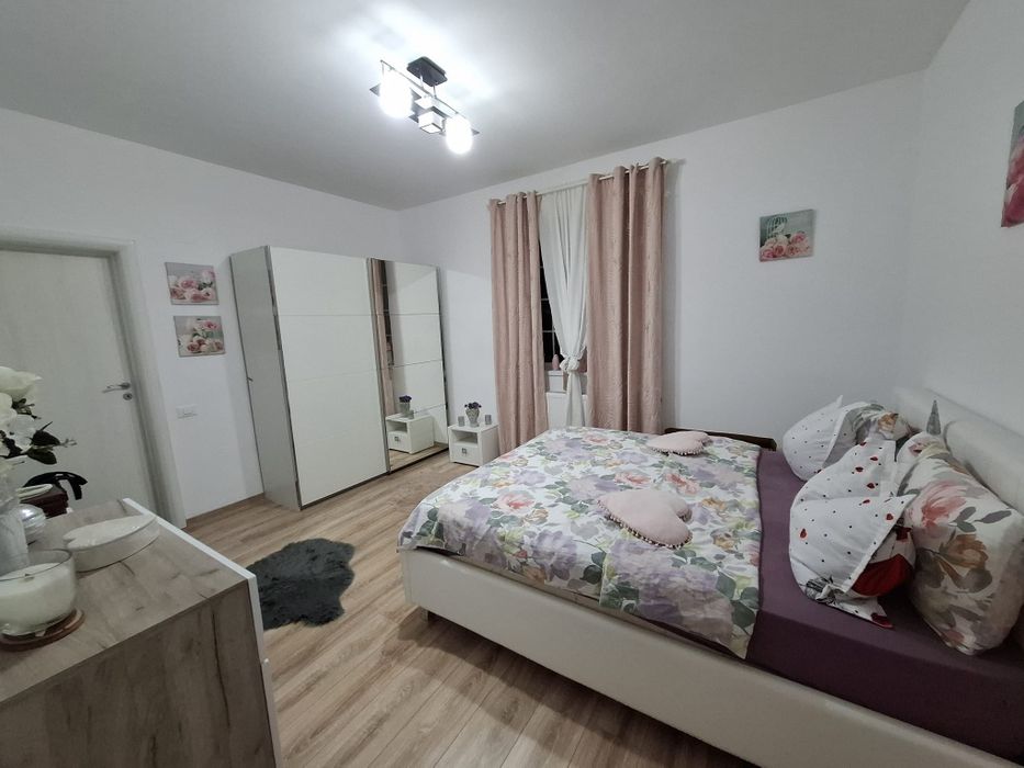 Casa  parter de închiriat Buftea - Crevedia, 4 camere , curte 430 mp.