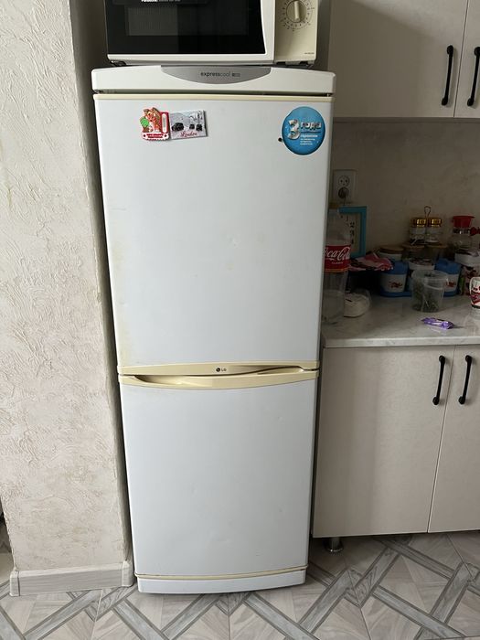 Холодильник LG.