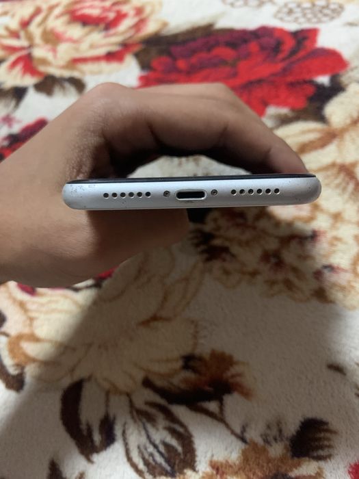 Vand IPHone XR perfect functional cititi descrierea