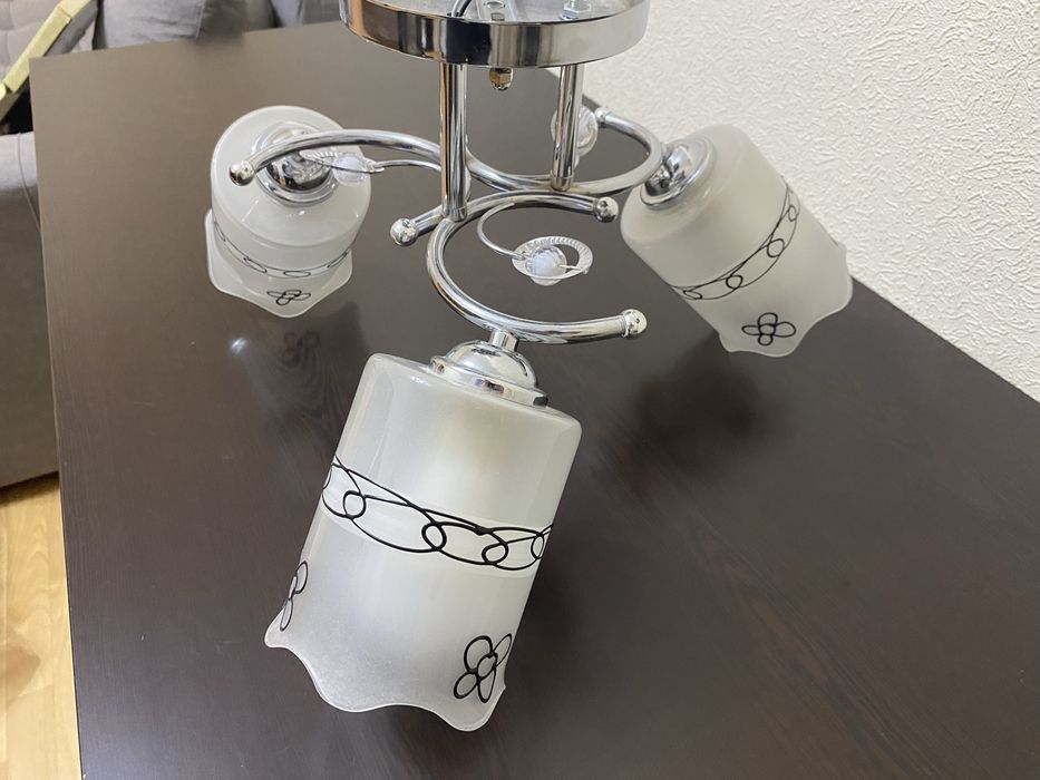 Люстра трехрожковая