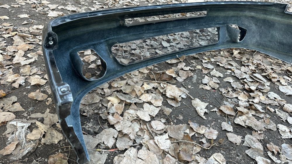 Передний бампер Subaru Legacy BC /BF ( Зубила)