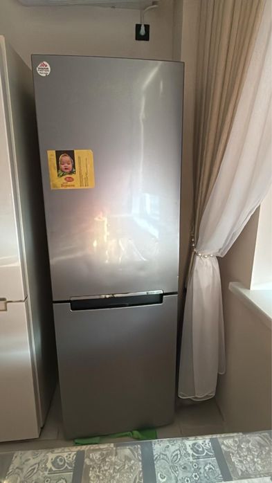 Холодильник Samsung