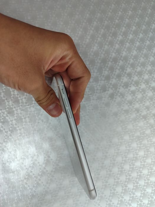 iPhone XR 64GB White