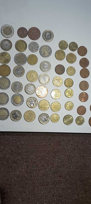 Moneti s razlichni dyrjavi