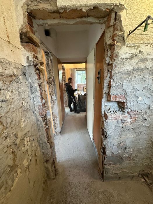 Демонтаж радиатори и климатици, къртене и извозване