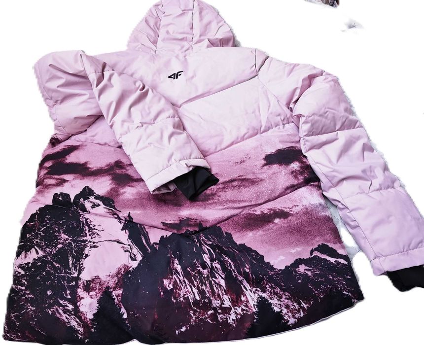 Нови дамски ски/сноуборд якета 4 F Mountain. Размери: S и М