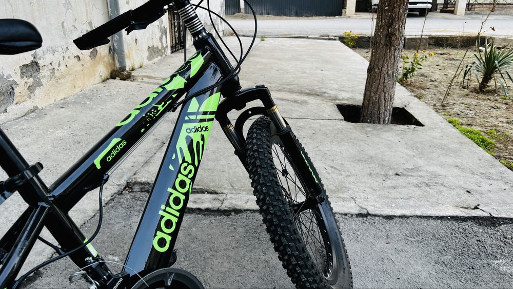 Велосипед среднего размера