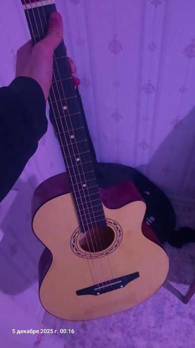 Гитара акустическая