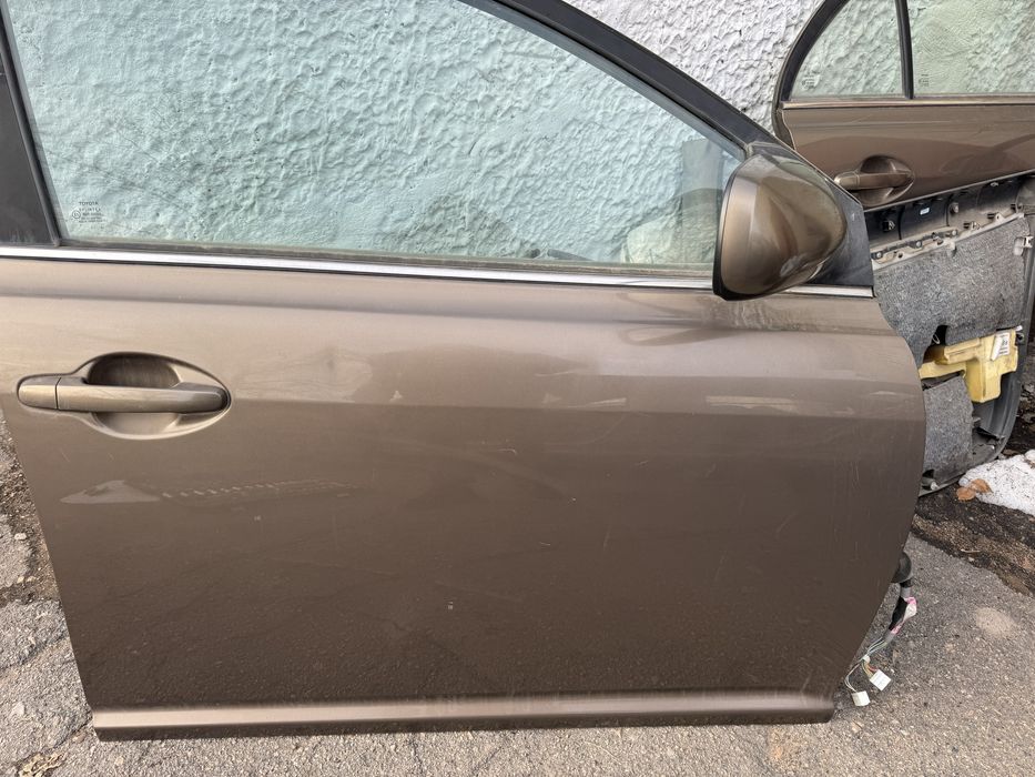 Двери Тойота Авенсис