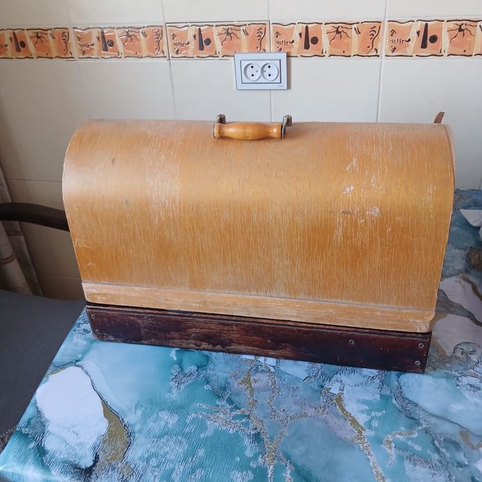 Продам швейную машину