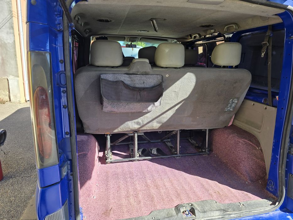 Vând urgent opel vivaro