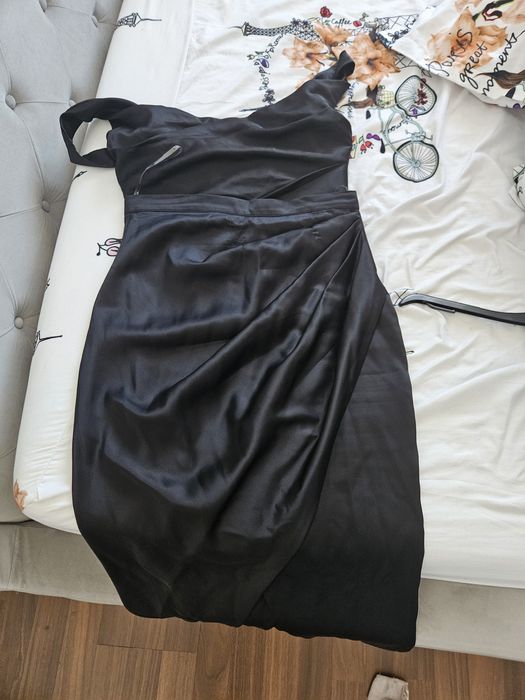 Vând rochie satin