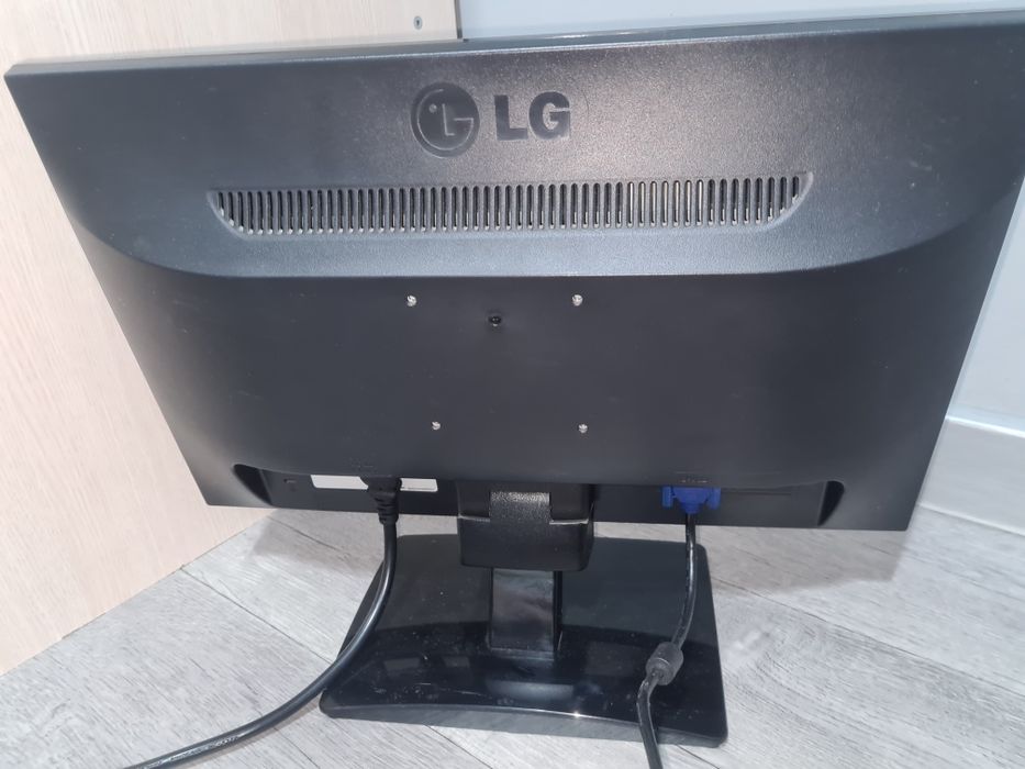 Монитор LG E1941