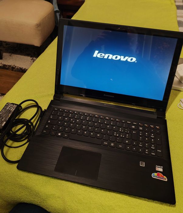 Laptop Lenovo AMD E1, display mare cu Touch Screen