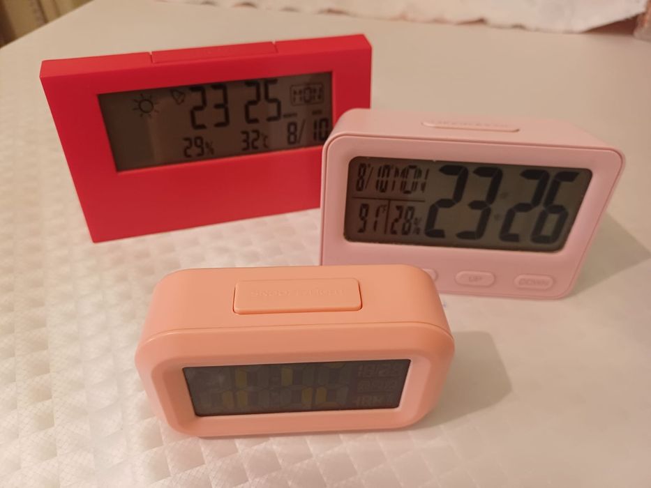 Часы настольные, электронные, с будильником Miniso.