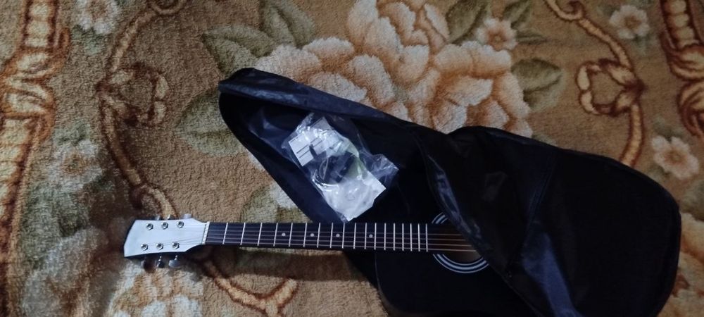 гитара целая всё в камплекте