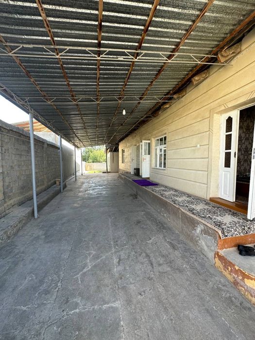 Uy sotiladi 8 sotik 4 xona yangi yol mixaylvkada