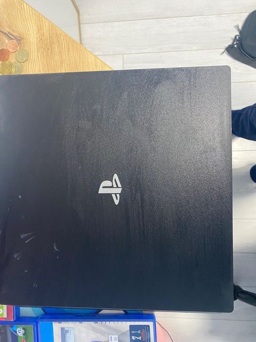 Playstation 4 Pro 1TB 7 Games