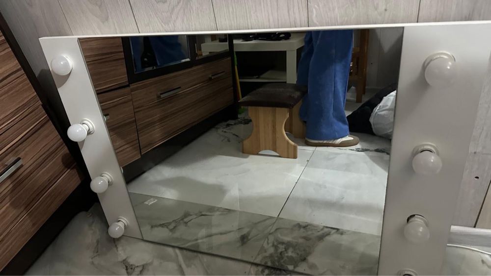 Продам зеркало с подсветкой