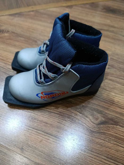 продам  лыжи Актив классик