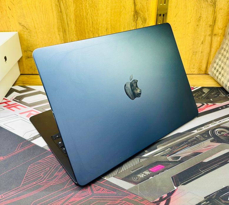 MacBook Air M2 16GB / 1TB lik 13 Dyum Noutbuk (Makbuk-Apple)