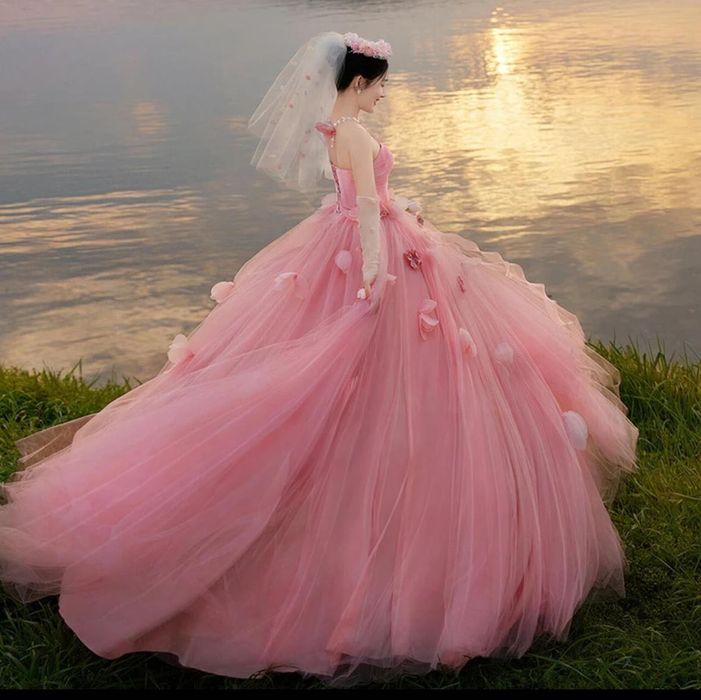 Платье новое, пышное