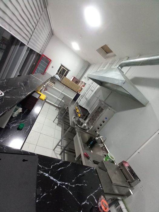 Universitet ichida joylashgan tayyor fast fud biznesi