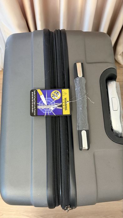 Продам дорожный чемодан