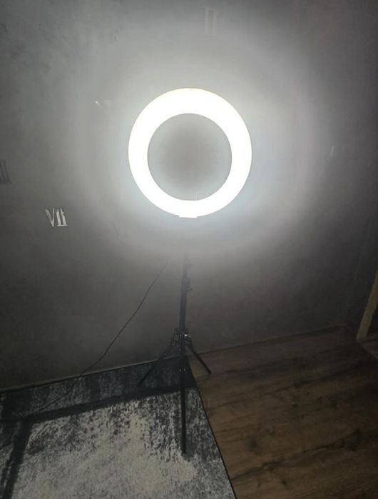 Продавам ринг лампа за миглопластика
