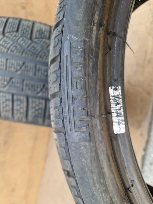2 Pirelli R19 235/35 Зимни гуми  DOT3221