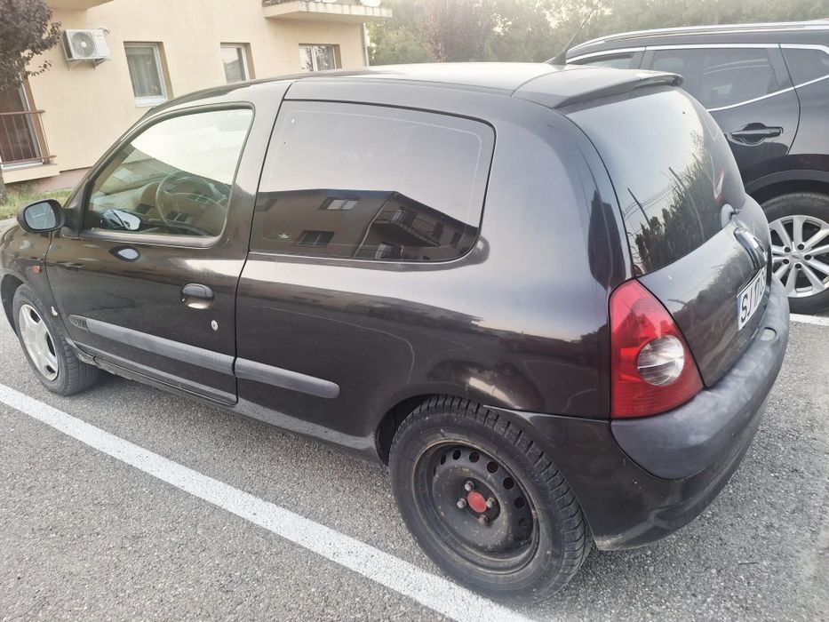 Vand renaul  an 2000, stare de functionare ! Iin 2 usi ! Nu fac schimburi !