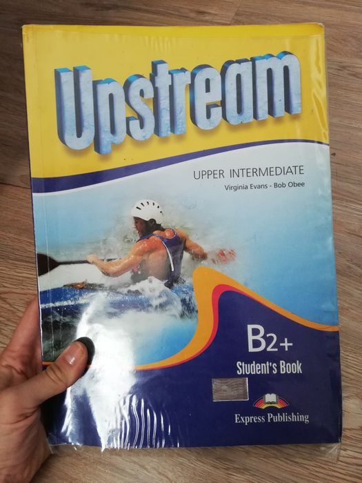 Upstream учебни тетрадки и един учебник по английски език