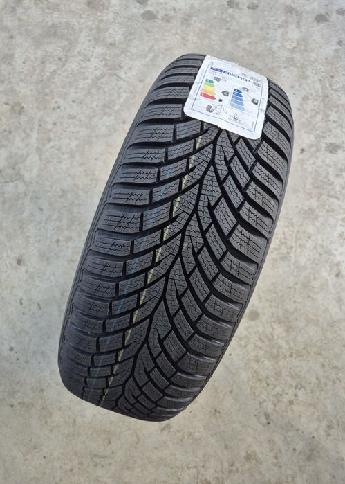O bucată 205/55 R16 M+S iarnă - una Continental