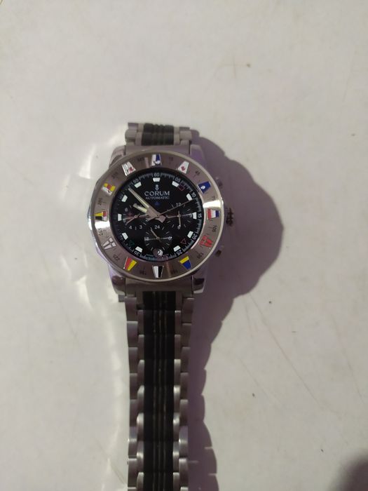 Швейцарски часовник Corum автомат