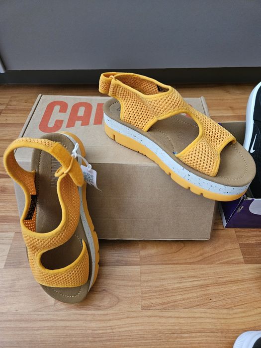 Нови с кутия сандали Camper