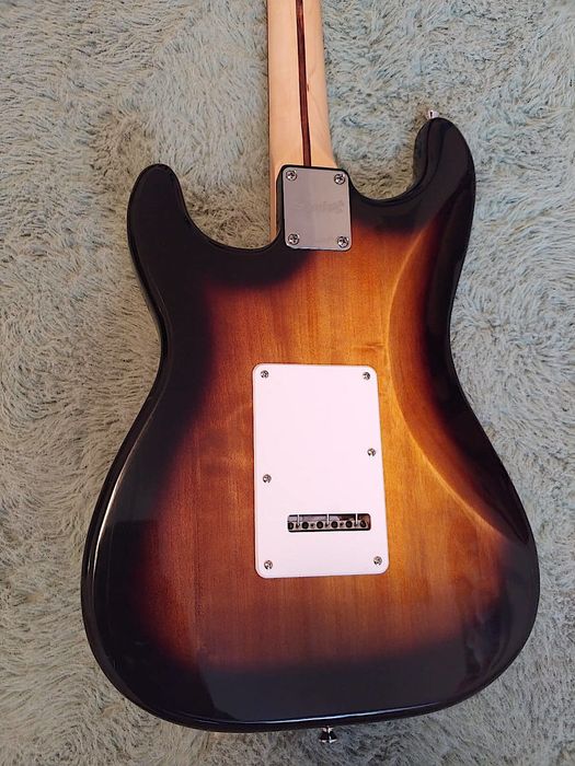 Fender Squier  Stratocaster chitara Yamaha Casio Korg Boss Roland