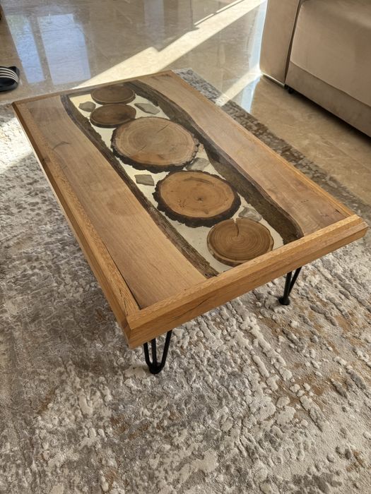 Masuta cafea living din lemn masiv si rasina