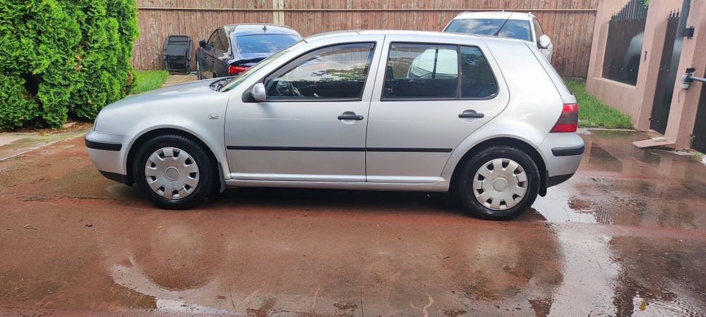 VOLKSWAGEN Golf 2002