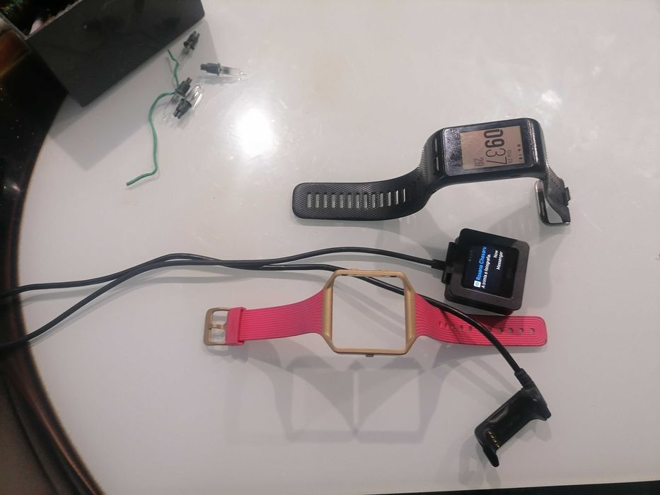 Fibit și garmin ceas