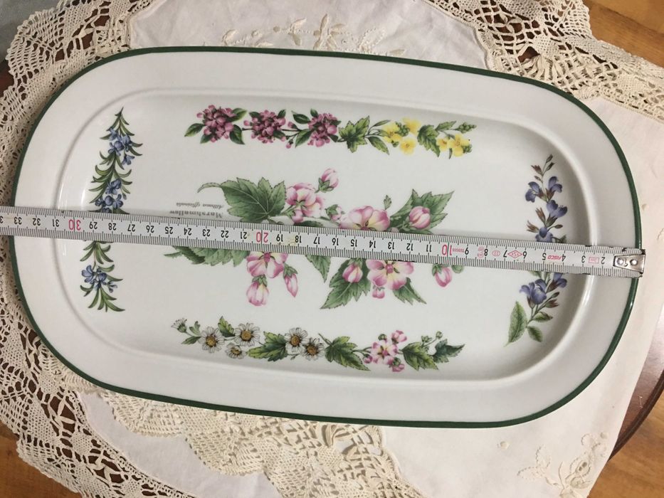 2 броя Английски порцелан- плата за салати и сандвичи