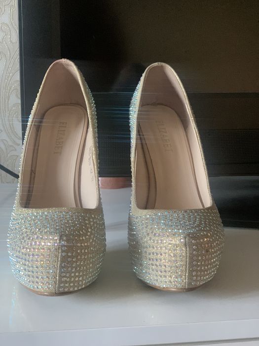 Туфли со стразами