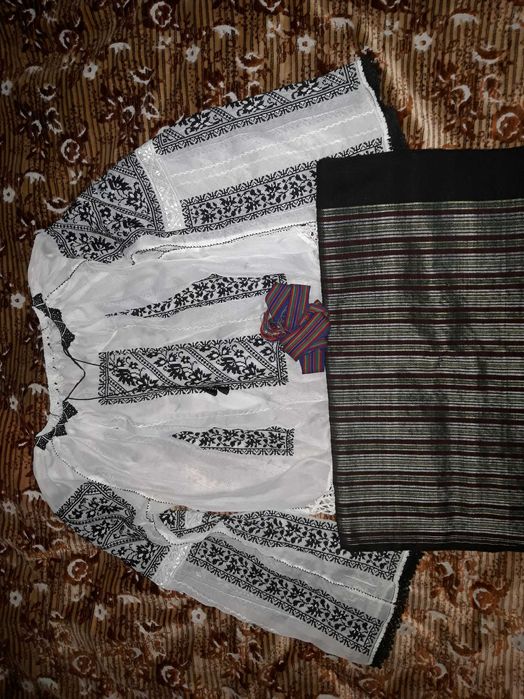 Ie si catrință costum popular