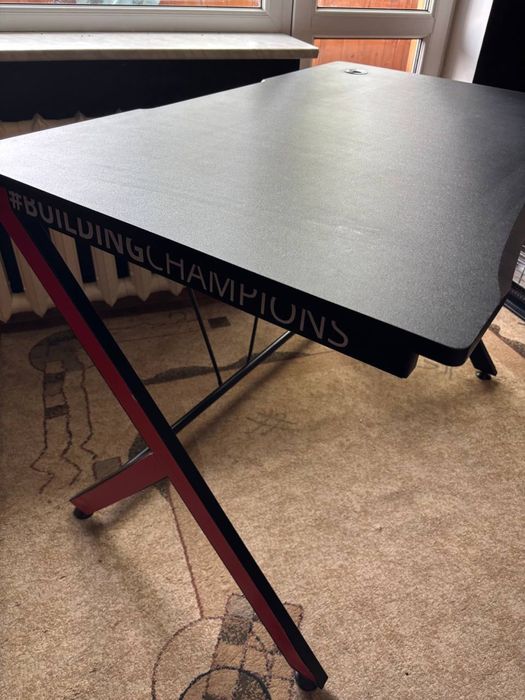 Стол компьютерный Trust GXT 711 Dominus