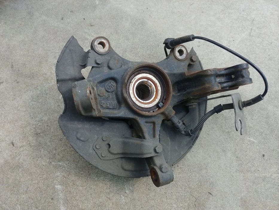 fuzeta dreapta fata 2.0 hdi  peugeot 5008 2 2019  9825606280
