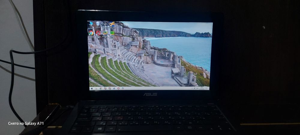 ASUS ноутпук не игравой