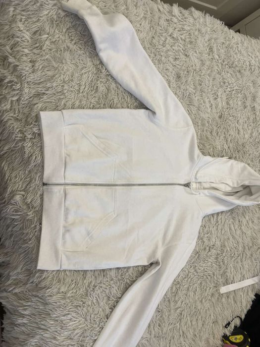 Продавам бели суитчъри