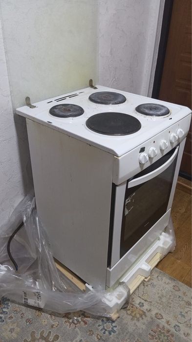 Продам эл ектрическую плиту