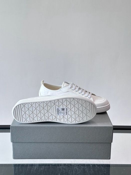 Adidasi Prada , calitate premium , pe comanda , noi , 42
